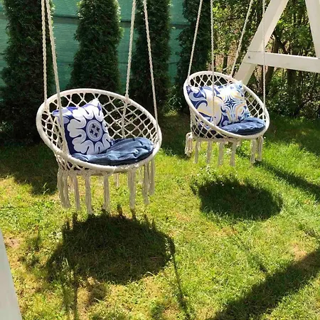 House With A Swimming Pool *