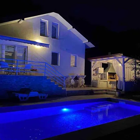 Villa House With A Swimming Pool