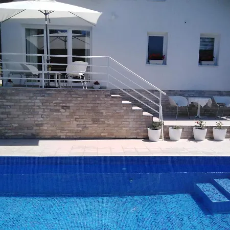 House With A Swimming Pool Villa