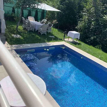 House With A Swimming Pool